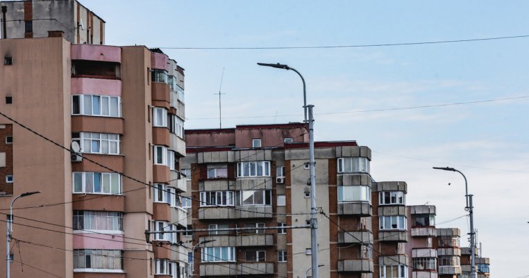 Bloc social pentru tinerii orfani care împlinesc 18 ani și sunt dați afară din centre. „Trebuie să le oferim un acoperiș deasupra capului”