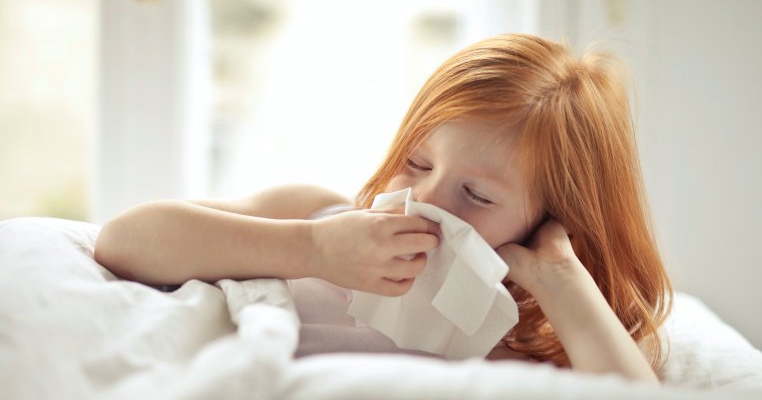 Copilul tău răcește des? Combate această problemă cu câteva măsuri de prevenție