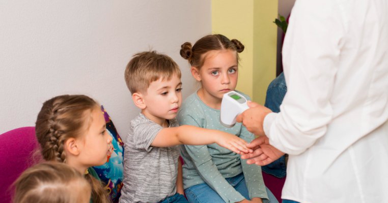 Două grădinițe din Satu Mare sunt închise temporar după ce 30 de copii au fost depistați cu enterocolită