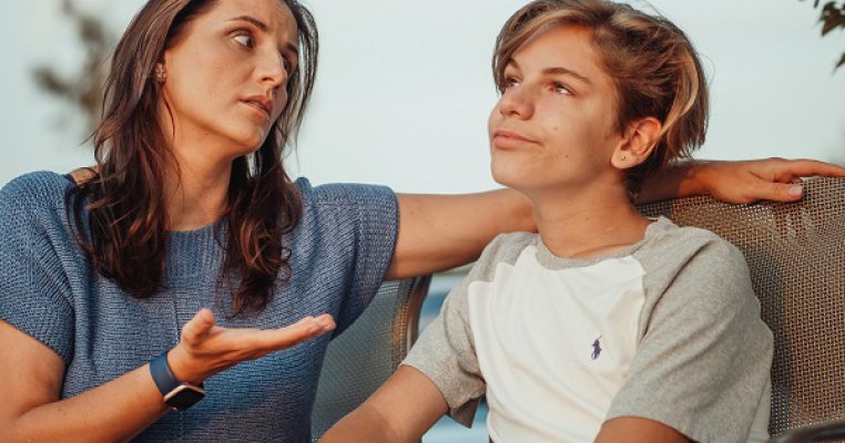Sfaturi pentru părinți: Cum facem față unui adolescent rebel?