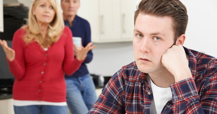 Părinții mei „s-au plâns” că trebuie să stea cu copiii mei, așa că le-am interzis să-i mai vadă