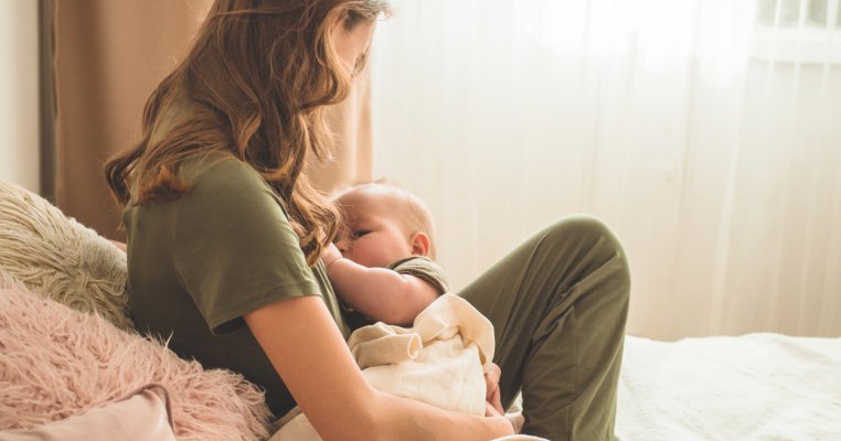 Util pentru mami, benefic pentru bebe! Soluții inovatoare pentru o hrănire corectă când cel mic refuză sânul