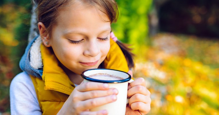 Sunt judecată pentru faptul că-mi las copilul de 11 ani să bea cafea