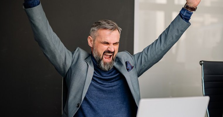 A cumpărat un bilet la loterie de ziua sa de naștere și a câștigat 7 milioane de lire