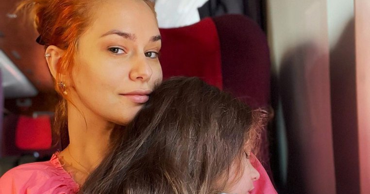 Fiica lui Feli Donose este adorabilă! Nora Luna are 4 ani și deja a apărut într-unul dintre videoclipurile mamei sale