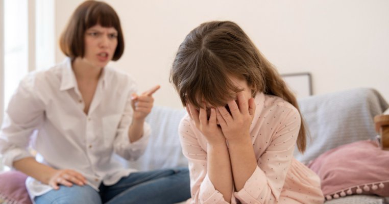 Am țipat la fiica mea de 5 ani înainte de culcare și acum mă simt extrem de vinovată