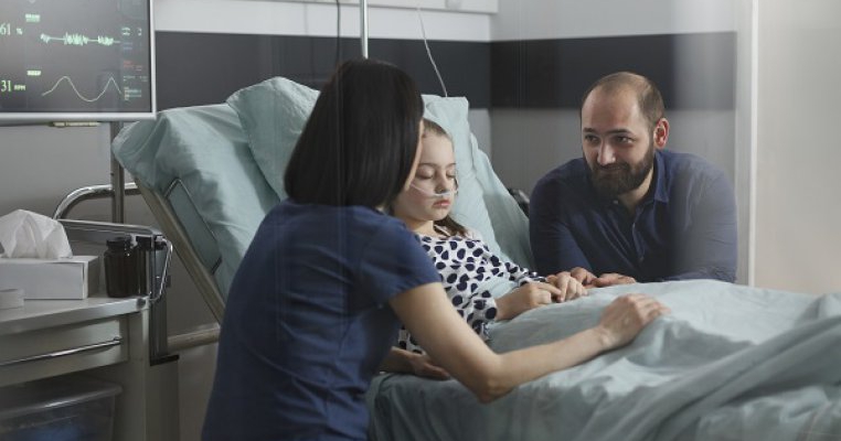Cea mai grea decizie din viața unui părinte: să-ți deconectezi copilul de la aparate. Povestea unei familii care a trecut printr-o asemenea experiență