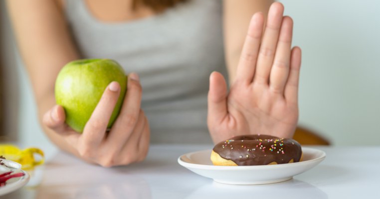5 pași simpli prin care să îți schimbi obiceiurile alimentare