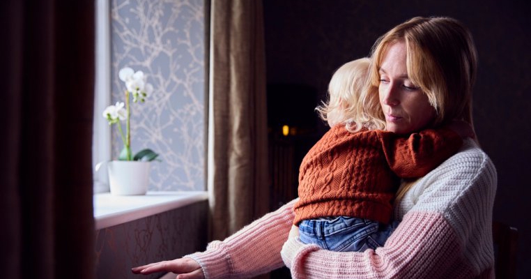 Mama mea a renunțat la drepturile părintești pentru ca eu să pot merge la studii. Decizia ei mi-a schimbat radical viața