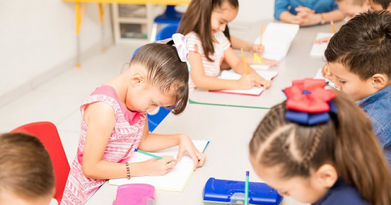 Un after school din București a fost închis de ANPC după ce au fost găsite produse expirate, mâncare cu mucegai și pereți cu igrasie
