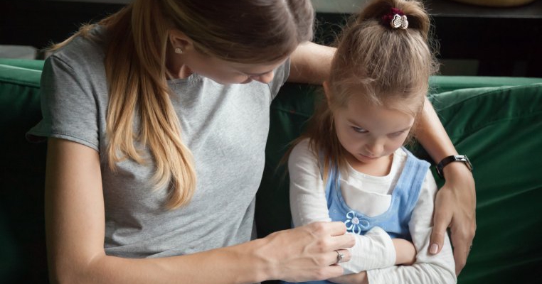 Nepoata mea de opt ani mi-a cerut lapte matern când îmi alăptam bebelușul. Așa mi-am dat seama că încă este alăptată