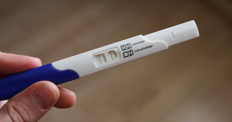 Am lăsat un test de sarcină fals pozitiv în dormitor ca să-i dovedesc soțului meu că mama lui îmi caută prin lucruri