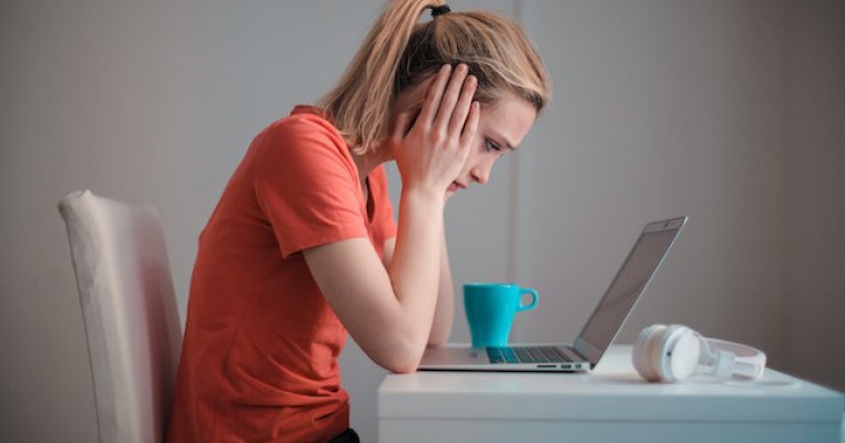 Am fost bulimică, am devenit mamă tânără și m-am lăsat de școală. Totul a căpătat sens când am primit diagnosticul de ADHD la 50 de ani