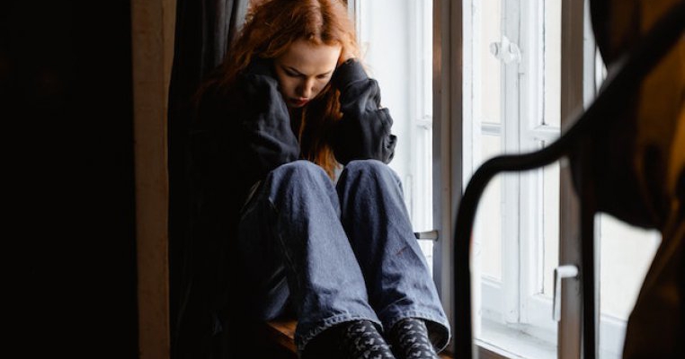 Cum vorbești cu adolescentul despre suicid