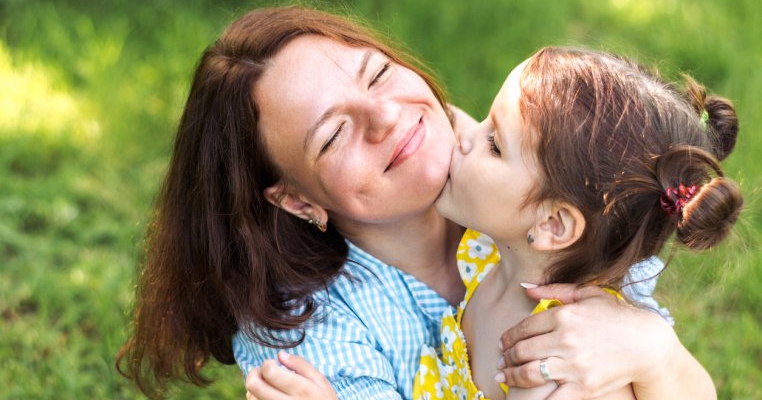 Nu, nu vreau să mai fiu prietenă cu persoanele care îmi judecă stilul de parenting