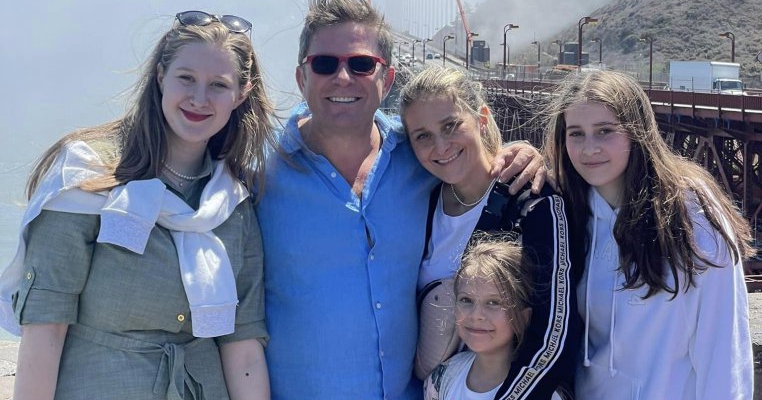 Ce mari și frumoase au crescut fetele lui Pavel Bartoș! Este un tătic extrem de mândru