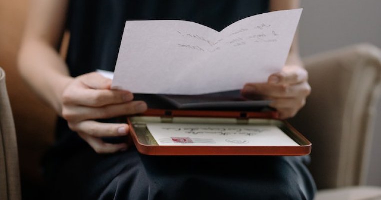 Scrisoarea emoționantă a unui elev din Timișoara pentru profesoara de Istorie. „Vă mulțumesc că faceți școala o sursă de inspirație pentru noi”