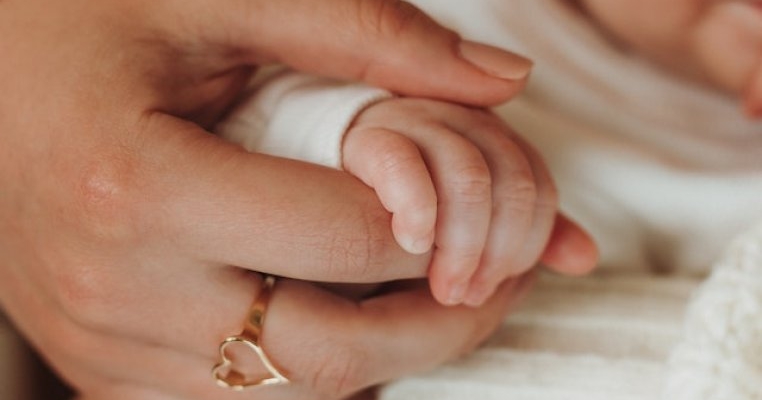 „Mi-au spus că risc un avort care mi-ar pune viața în pericol”. Mărturia unei mame care a refuzat cu orice preț să facă întrerupere de sarcină și acum are un copil sănătos