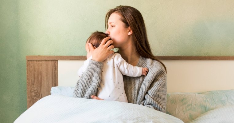 Cum îți poți ajuta copilul în timpul primei lui răceli. Sfaturi pentru mame începătoare