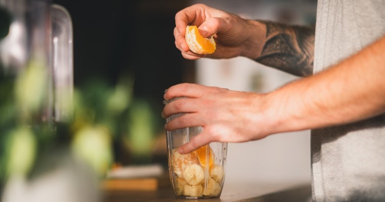 Cum să alegeți un blender de imersie pentru a prepara mâncare pentru bebeluși