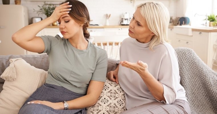 Mama mea și-a anunțat sora că sunt însărcinată fără să-mi ceară acordul. Mi-a furat bucuria de a face singură anunțul