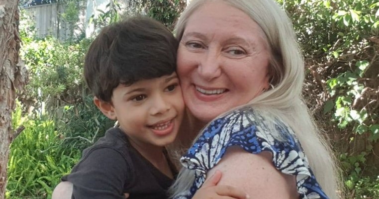 A devenit mamă pentru prima dată la 58 de ani, cu toate că i s-a spus că este prea bătrână să mai aibă grijă de un copil