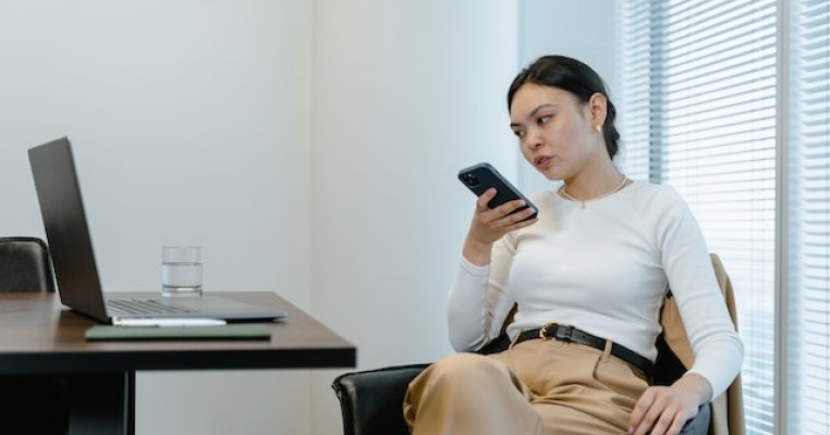 Am aflat că soțul meu are cont pe o aplicație de dating, dar el îmi spune să nu-mi fac griji și să am încredere