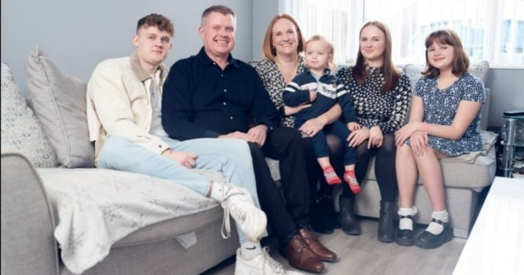 O femeie este însărcinată cu cel de-al cincilea copil la 41 de ani: „Lumea crede că sunt făcuți toți cu bărbați diferiți”