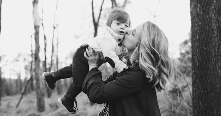 Mi s-a spus să nu mai susțin că sunt mamă singură pentru că primesc ajutor de la familia mea