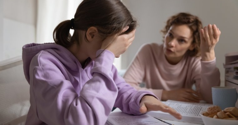 O mamă i-a cerut fiicei sale de 18 ani să contribuie la cheltuielile casei: „Mi-a spus că sunt o mamă rea”