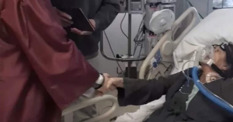 Un băiat care și-a îngrijit mama grav bolnavă de la 12 ani a reușit să-i îndeplinească ultima dorință