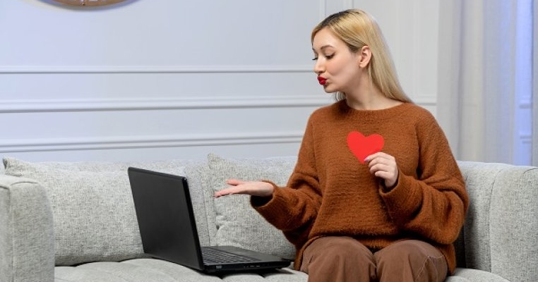 Zodiile care au șanse mari să-și găsească iubirea pe internet