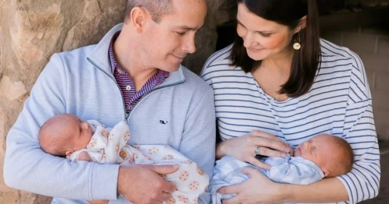 După 7 ani de încercări, o femeie a reușit să devină mamă de gemeni prin fertilizare cu embrioni donați