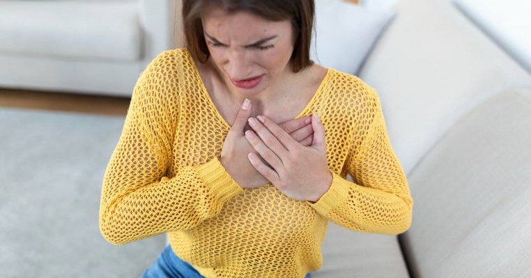 O mămică de 32 de ani și-a pierdut brusc auzul și văzul. Ulterior, doctorii au descoperit că are o boală rară de inimă