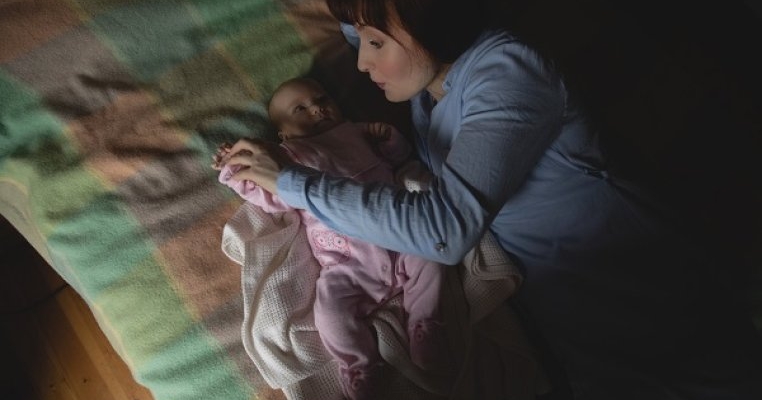 Soluția unui expert pentru copiii care se trezesc în timpul nopții