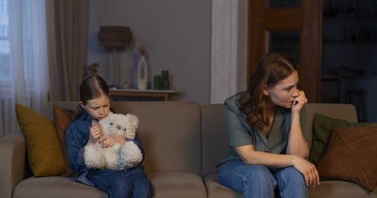 Părinții mei au murit înainte să am copii. E dificil parentingul fără părinți