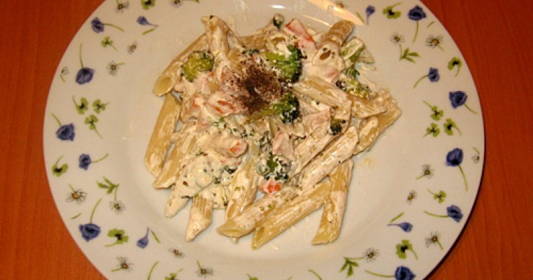 Paste cu broccoli si piept de pui afumat