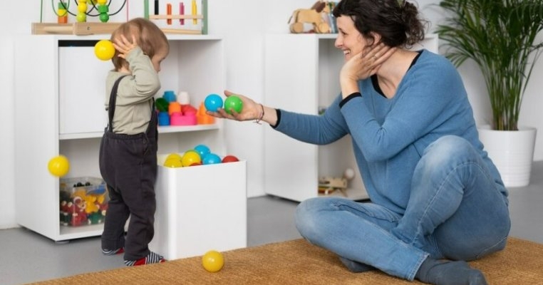 Este în regulă ca bona să se ocupe de treburile casnice când copiii dorm?
