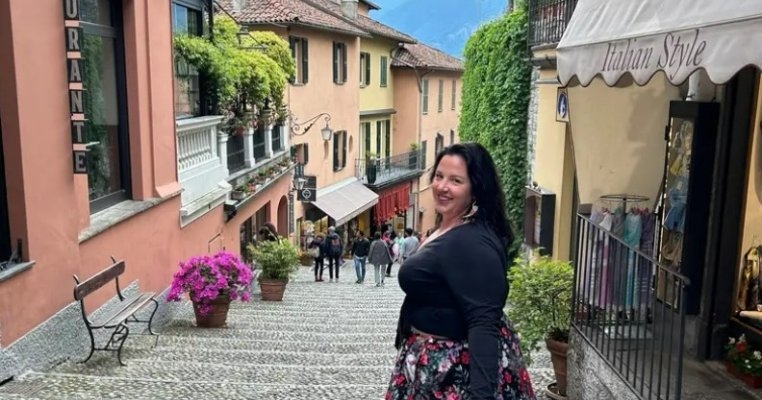 Motivul pentru care o mamă obișnuiește să călătorească singură: „Vreau să-mi încurajez fiicele”