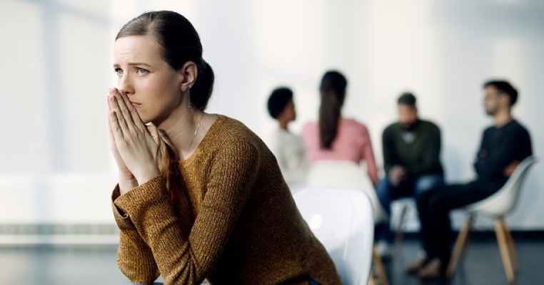 „Aveam doi ani când tatăl meu a început să mă abuzeze”. O poveste despre supraviețuire