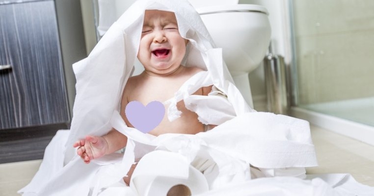 Ajutor! Copilului meu îi e frică să tragă apa la toaletă și nu știu cum să rezolv asta!