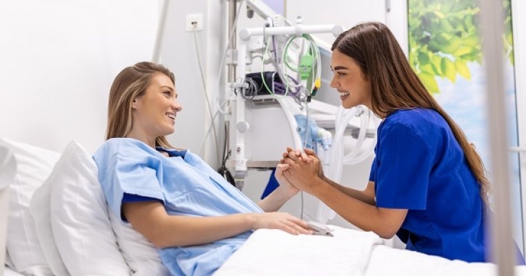Medicii mi-au salvat bebelușul, dar o asistentă mi-a salvat mie viața