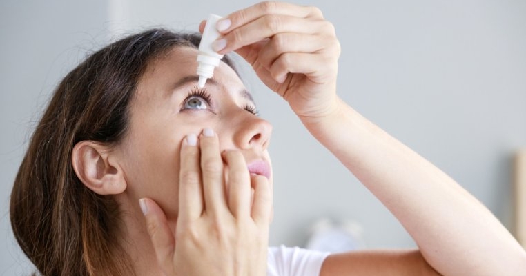 Lacrimi artificiale: când sunt recomandate?