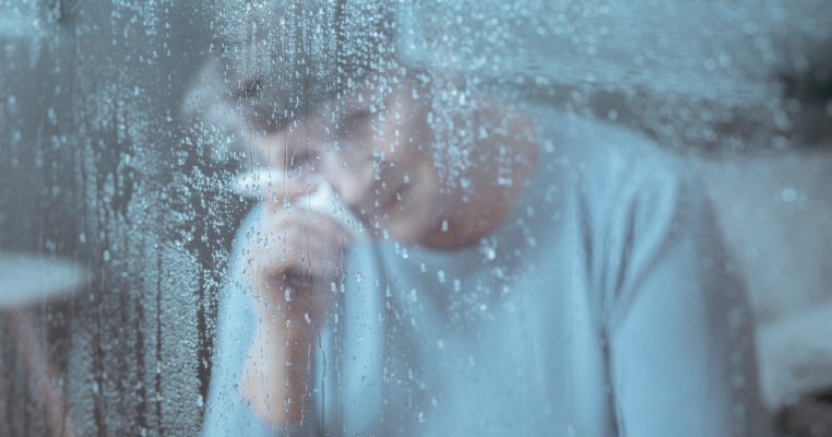 Fenomenul „birthday blues”: De ce mă simt trist când se apropie ziua mea?
