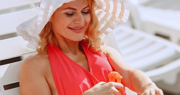 De ce produse cosmetice ai nevoie pentru a preveni arsurile de soare și a obține un bronz frumos?