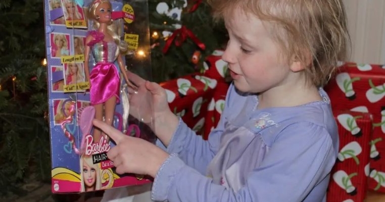 Nu aș fi vrut ca fiica mea să se joace vreodată cu o păpușă Barbie, dar jucăria i-a fost alinare în timpul luptei cu cancerul