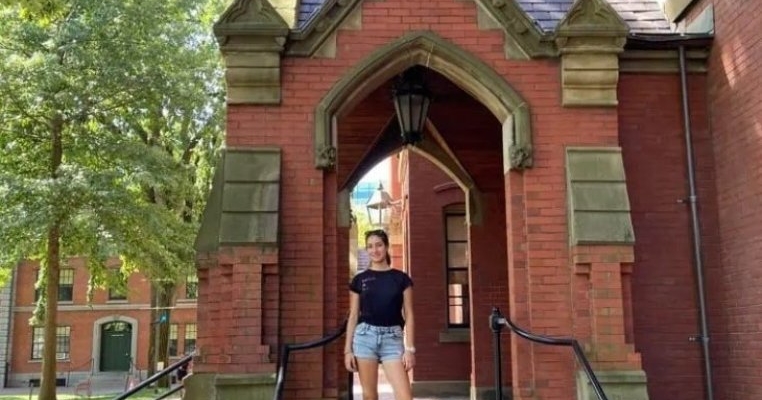 Urmează să trăiască visul american la 17 ani! Faceți cunoștință cu Zara Negură, eleva din Sebeș care va studia peste ocean timp de un an