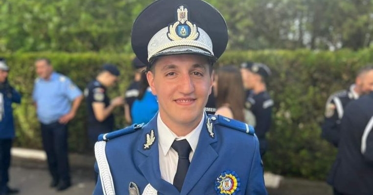 A fost părăsit de mama la doi ani, dar asta nu a stat în calea succesului său. Faceți cunoștință cu Andrei, tânărul care a terminat Seminarul Teologic și Academia de Poliție