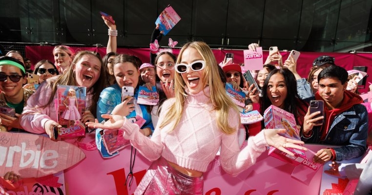 Filmul "Barbie" ar putea fi un bun prilej de a discuta cu adolescenții, spun psihologii. Uite de ce