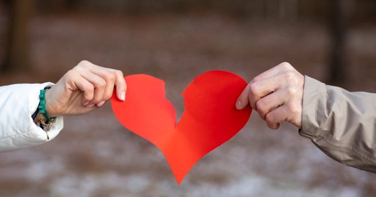 4 zodii care renunță la relații atunci când devin prea complicate